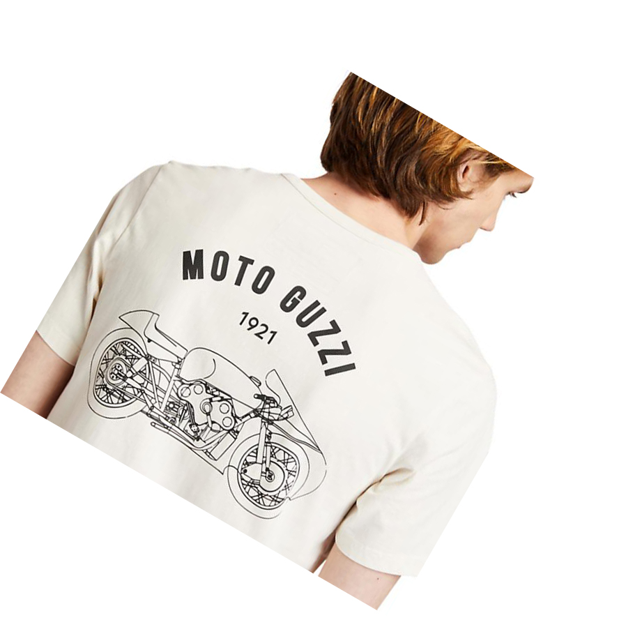 Camiseta Timberland Moto Guzzi x Timberland® Hombre Blancas | ES-MSQEU04