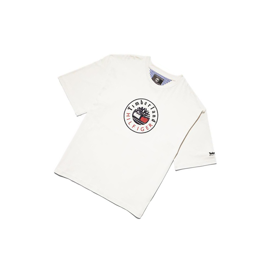 Camiseta Timberland Tommy Hilfiger x Timberland® Re-imagined Logo Hombre Blancas | ES-TQSVW30